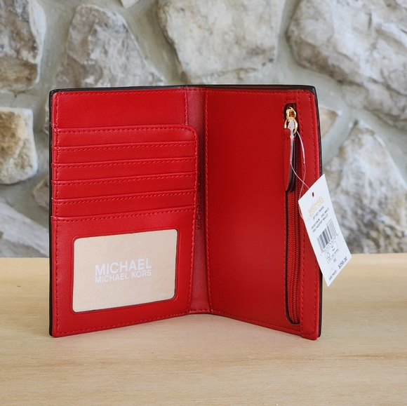 Michael Kors Jet Set Travel Passport Logo Wallet - Picture 3 of 6